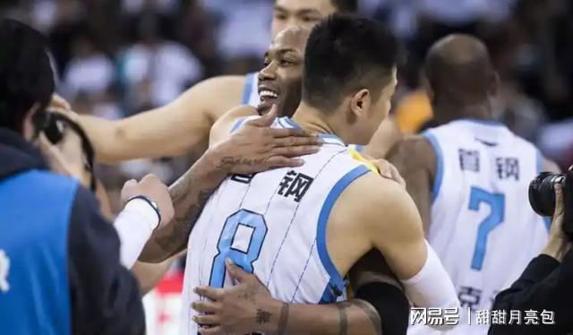 上赛季场均1.4分1.7板媒体人俞长栋新赛季将签约宁波男篮