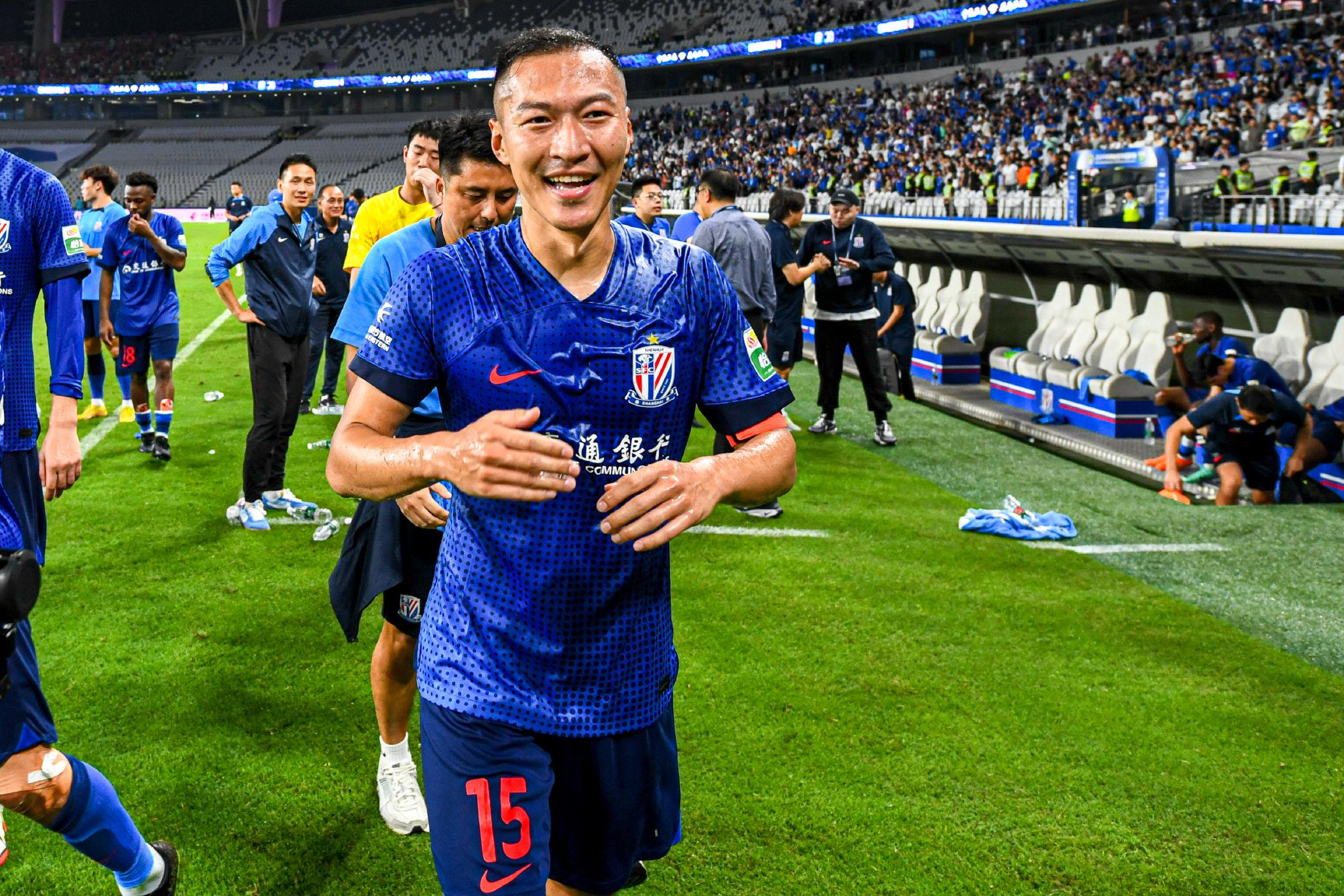 关于足协杯-路易斯戴帽吴曦3助攻！申花3-2海港进8强的信息