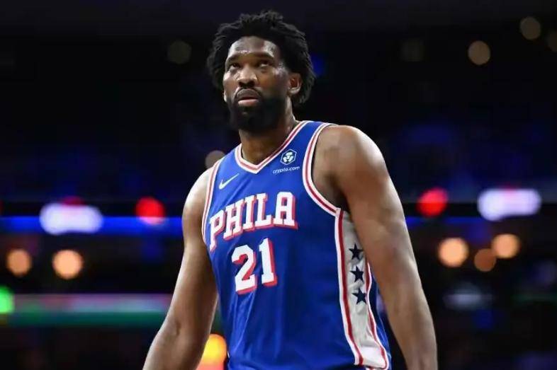 年薪5413万+5683万，将争冠球队慢慢拖垮！NBA被高估的超巨诞生的简单介绍